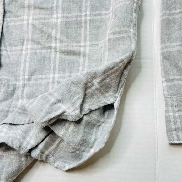 Old Navy The Classic Relaxed Gray Plaid Flannel Long Sleeve Button Up Shirt M - Picture 8 of 14